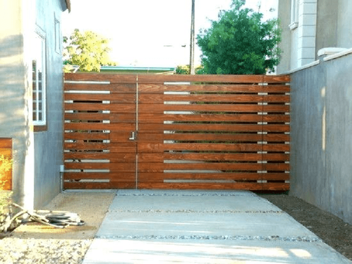Mẫu hàng rào gỗ xếp theo hình ngang / dọc