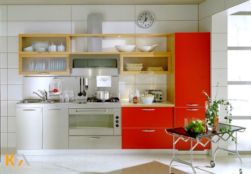 Ấn tượng với mẫu thiết kế nhà bếp cấp 4 với điểm nhấn tông màu đỏ của tủ bếp
