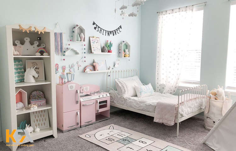 Phòng ngủ 10m2 đầy đủ tiện nghi cho bé, sử dụng gam màu hồng - xanh nhẹ nhàng tươi mát