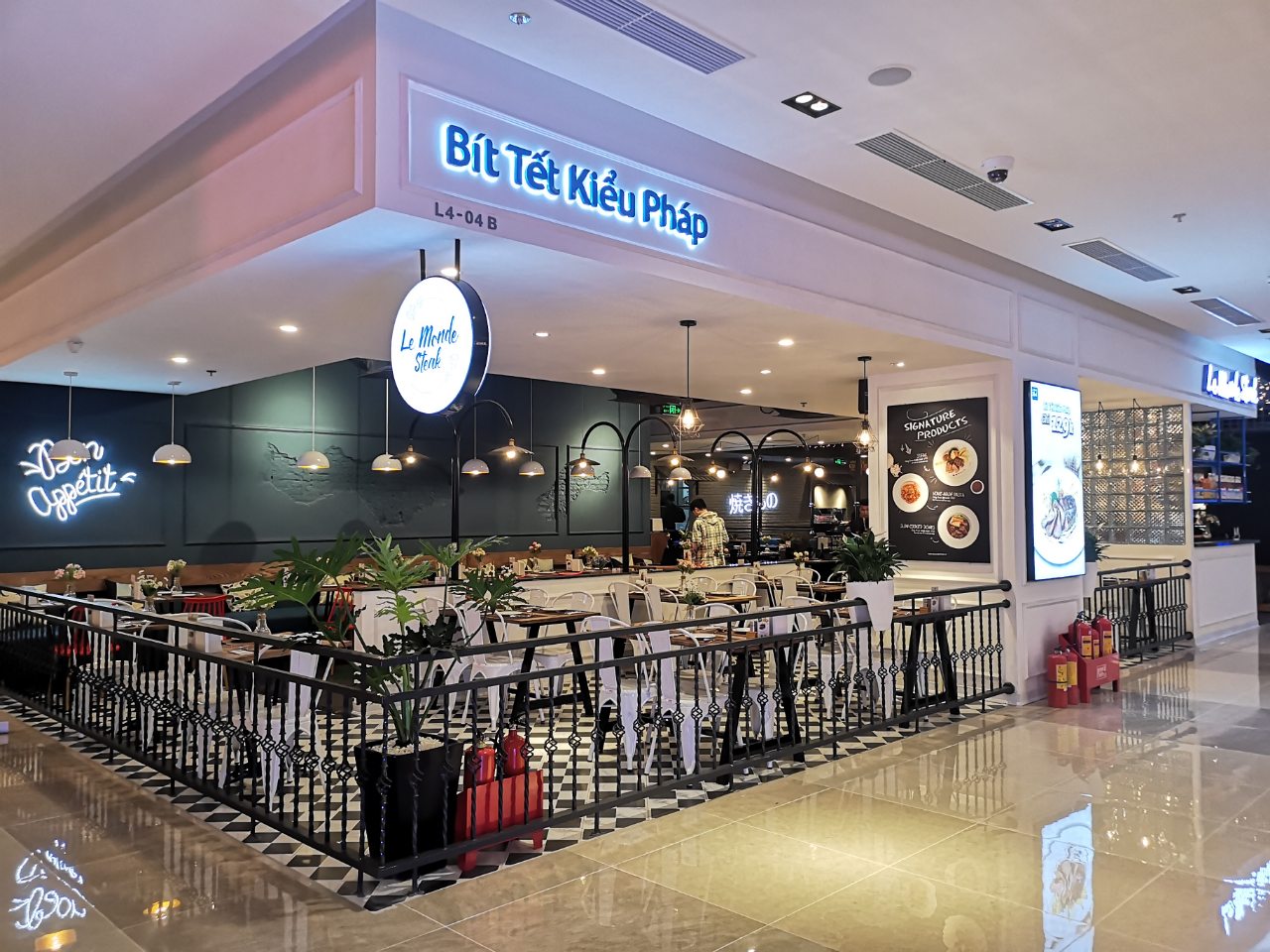 Thiết kế nhà hàng bít tế kiểu pháp