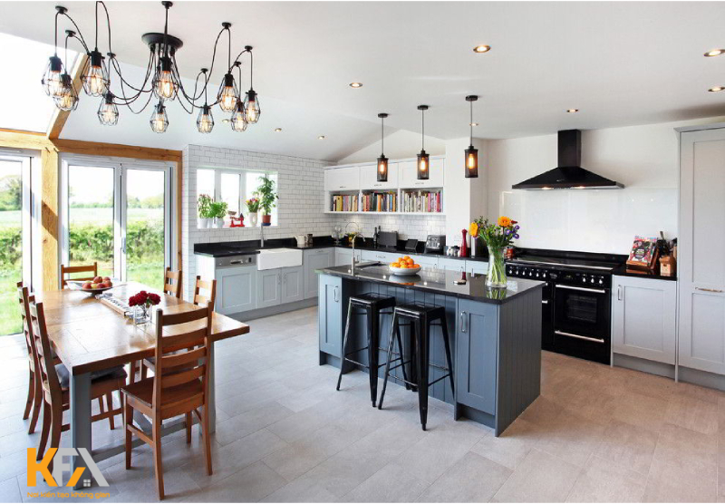 Phòng bếp được thiết kế liên thông với phòng khách tiện nghi giúp tiết kiệm diện tích