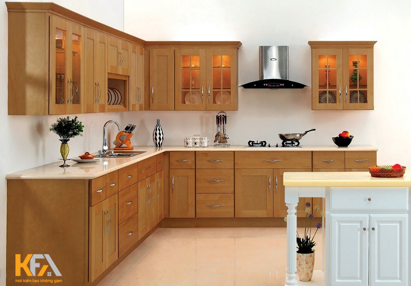 Tủ bếp gỗ gõ đỏ là phong cách thiết kế được nhiều chủ đầu tư lựa chọn, không chỉ có gam màu trầm ấm mà chất liệu này còn có mùi rất dễ chịu.
