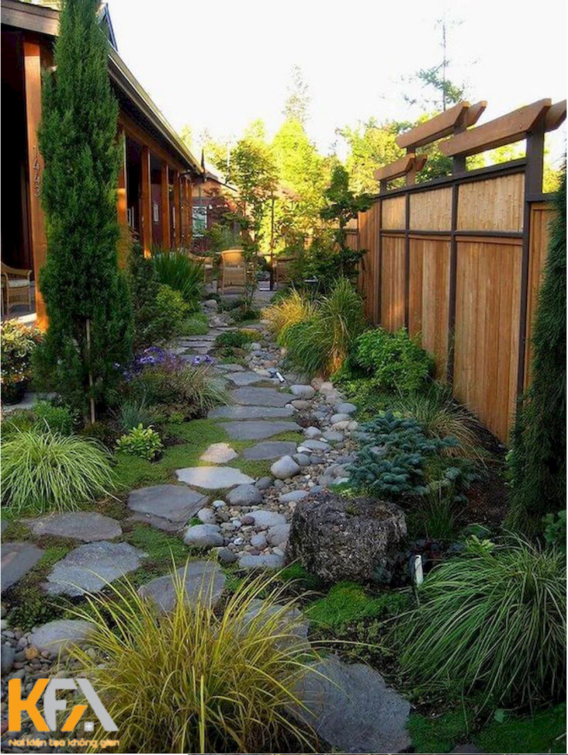 Lối nhỏ lát đá mang đậm phong cách kiến trúc của những ngôi nhà Nhật Bản truyền thống