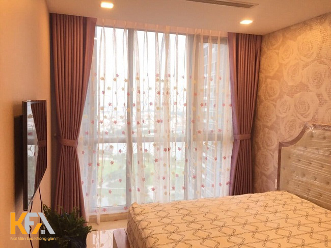 Mẫu rèm cửa phòng ngủ màu hồng 2 lớp cao cấp rất duyên dáng và hiện đại của phòng ngủ master