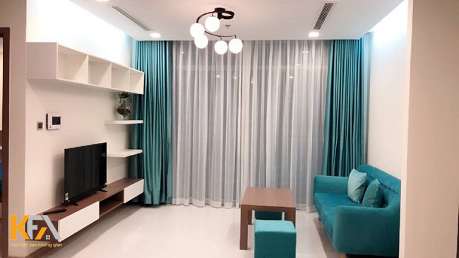 Màu rèm phòng khách trùng với màu sofa khiến không gian trở nên hài hòa và thẩm mỹ
