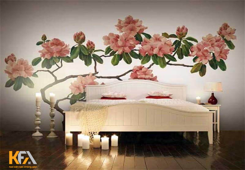 Cành hoa tinh tế được vẽ sắc nét và sinh động trên bức tường có nền sắc nhẹ nhàng