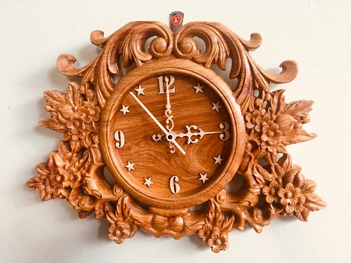 Đồng hồ bằng gỗ tự nhiên chạm khắc điêu luyện