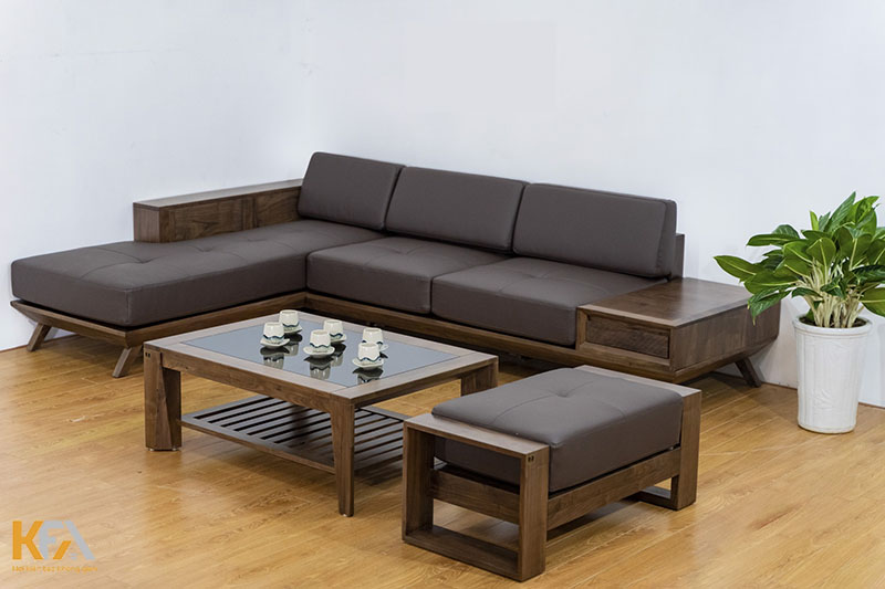 Những bộ sofa gỗ thường kết hợp với nệm da hoặc vải