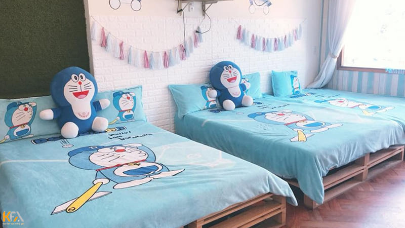 Sử dụng ga giường màu xanh cũng là một ý tưởng trang trí hữu hiệu