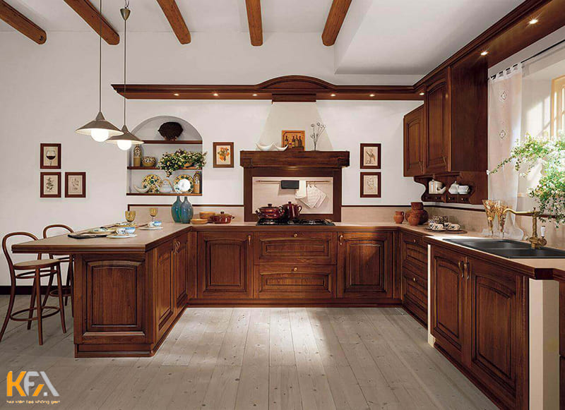Tủ bếp gỗ tự nhiên tạo nên vẻ đẹp ấm áp, sang trọng cho nhà bếp biệt thự