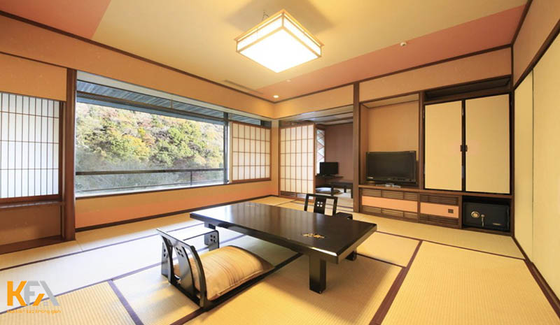 Bàn trà thấp là nét đặc trưng trong văn hóa thiết kế nội thất của Nhật Bản