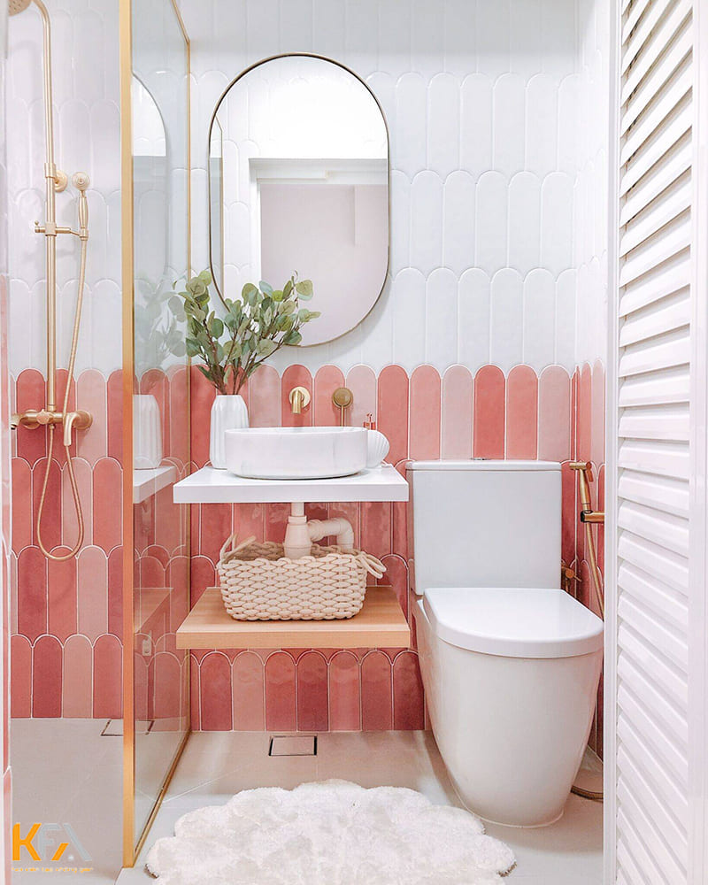 Phòng tắm màu hồng có buồng tắm kính đẹp