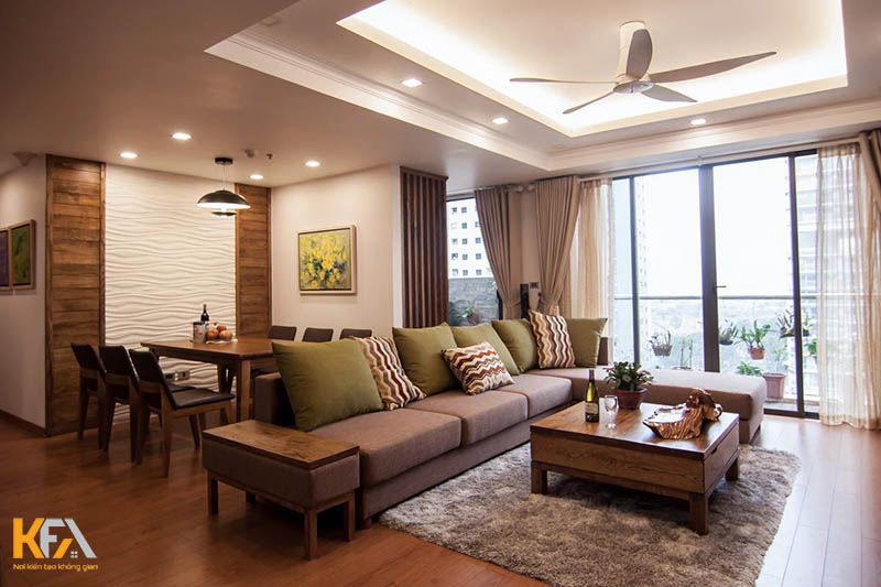 Phòng khách ấn tượng, ấm áp với bộ sofa lùn kết hợp chất liệu vải nỉ và gỗ sồi
