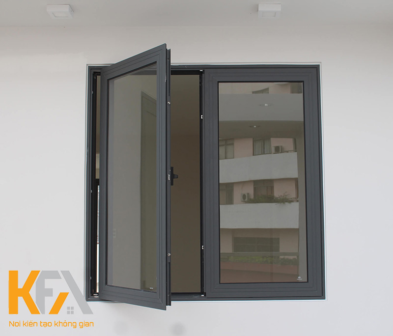 Thiết kế cửa sổ phòng ngủ 2 cánh mở từ chất liệu nhôm kính đơn giản, sang trọng