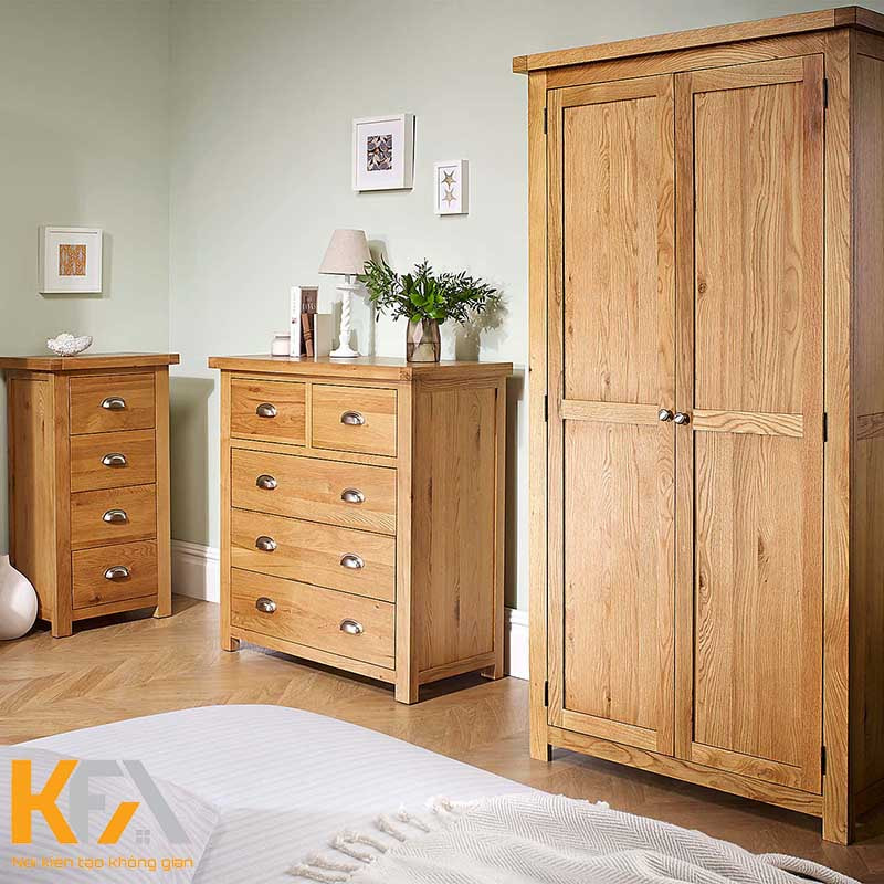 Căn phòng ngủ sử dụng mẫu tủ quần áo từ gỗ Sồi thiết kế nhẹ nhàng, đơn giản