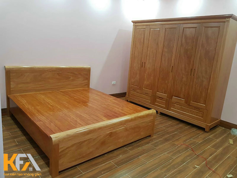Không gian phòng ngủ sử dụng mẫu tủ và giường gỗ sồi tự nhiên đơn giản và hiện đại